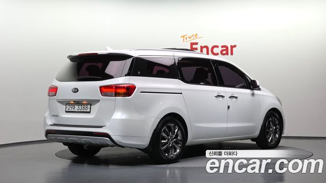 Kia Carnival 9-seater Prestige — пробег 102 080 км — фото 2 из 5