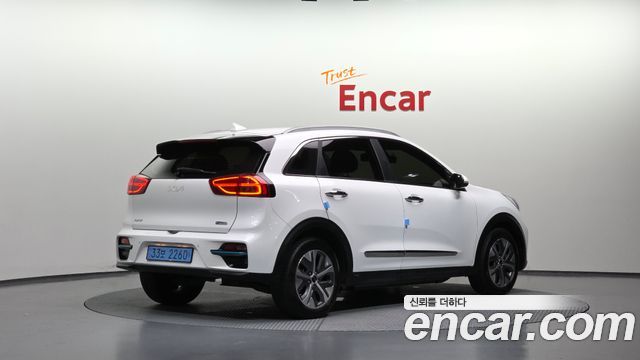 Kia Niro Prestige — пробег 116 613 км — фото 2 из 5