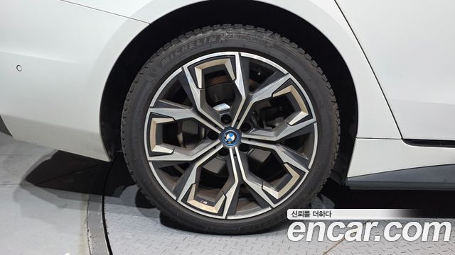 BMW i4 eDrive40 M Sports — пробег 108 988 км — фото 5 из 5