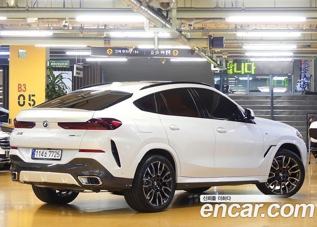BMW X6 xDrive40i M Sport — пробег 6 100 км — фото 2 из 5