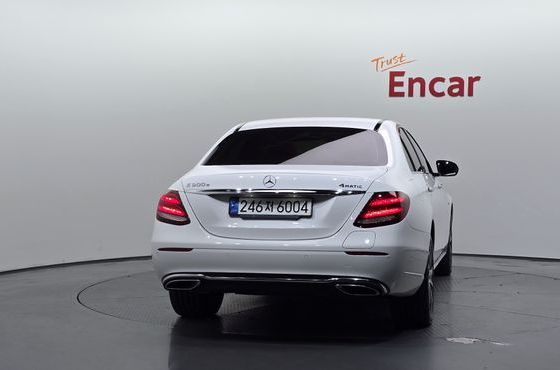 Mercedes-Benz E-Class E300e 4MATIC Exclusive — пробег 98 689 км — фото 4 из 5