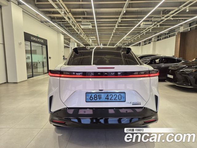 Lexus RZ Luxury — пробег 30 041 км — фото 4 из 5