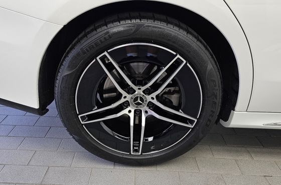 Mercedes-Benz E-Class E300 4MATIC AMG Line — пробег 11 015 км — фото 5 из 5