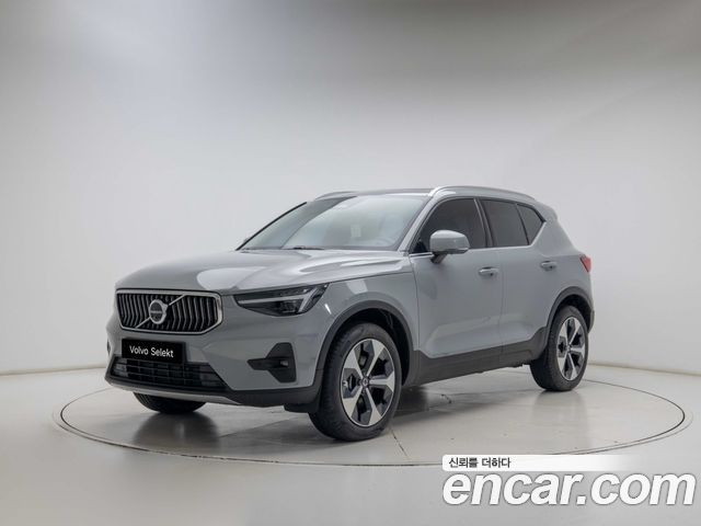 Volvo XC40 B4 Ultra Bright — пробег 199 км — фото 1 из 5