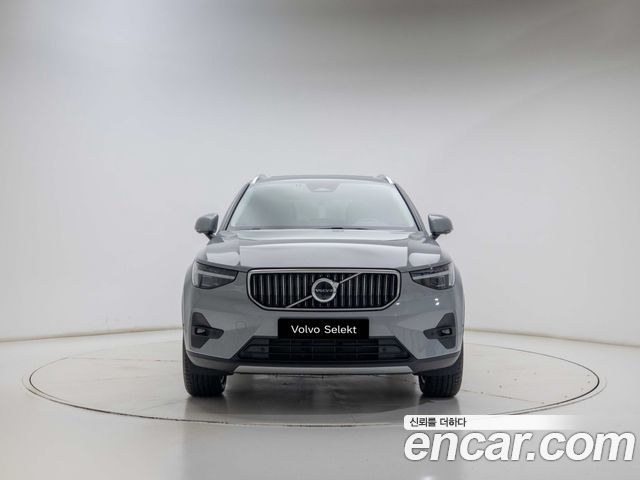 Volvo XC40 B4 Ultra Bright — пробег 199 км — фото 2 из 5