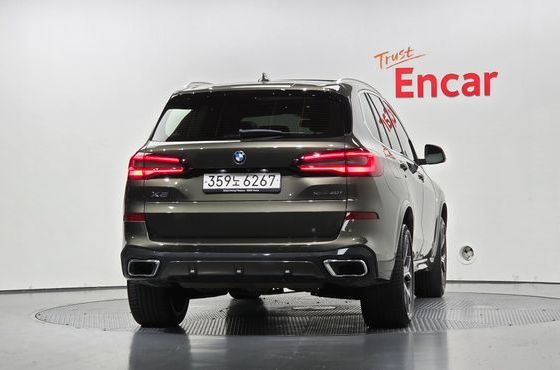 BMW X5 xDrive 40i M Sport — пробег 66 800 км — фото 4 из 5