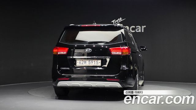 Kia Carnival 9-seater Noblesse — пробег 184 069 км — фото 4 из 5