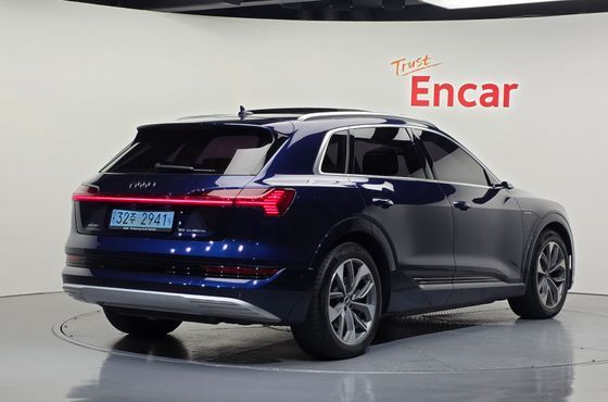 Audi e-tron 55 Quattro — пробег 97 654 км — фото 2 из 5