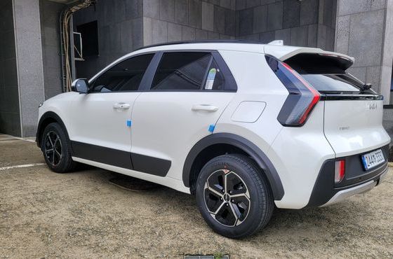 Kia Niro Prestige — пробег 2 000 км — фото 4 из 5