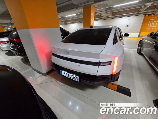 Hyundai AVANTE 2.0 Premium — пробег 2 305 км — фото 4 из 5