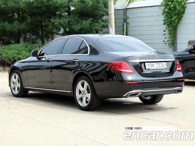Mercedes-Benz E-Class E220d 4MATIC Avantgarde — пробег 143 483 км — фото 3 из 5