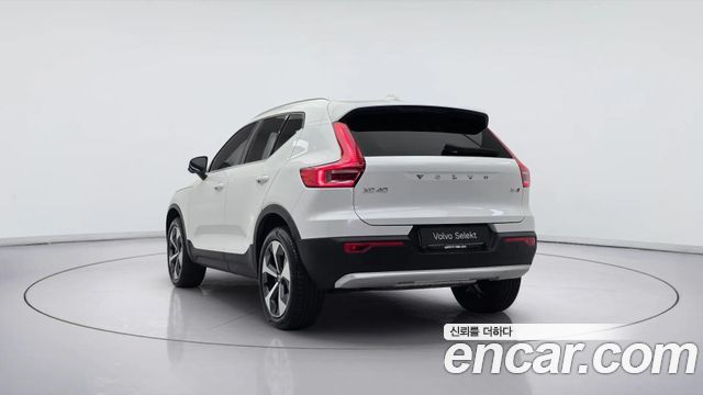 Volvo XC40 B4 Ultra Bright — пробег 2 461 км — фото 2 из 5