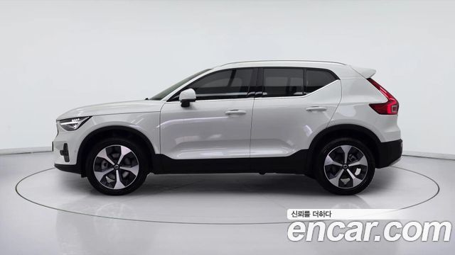 Volvo XC40 B4 Ultra Bright — пробег 2 461 км — фото 3 из 5