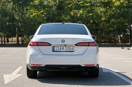 BMW 5-Series 520i — пробег 9 429 км — фото 4 из 5