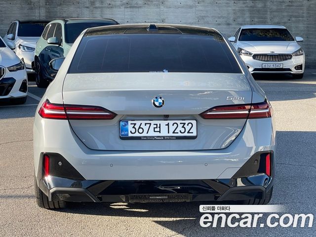 BMW 5-Series 520i M Sport — пробег 12 626 км — фото 4 из 5
