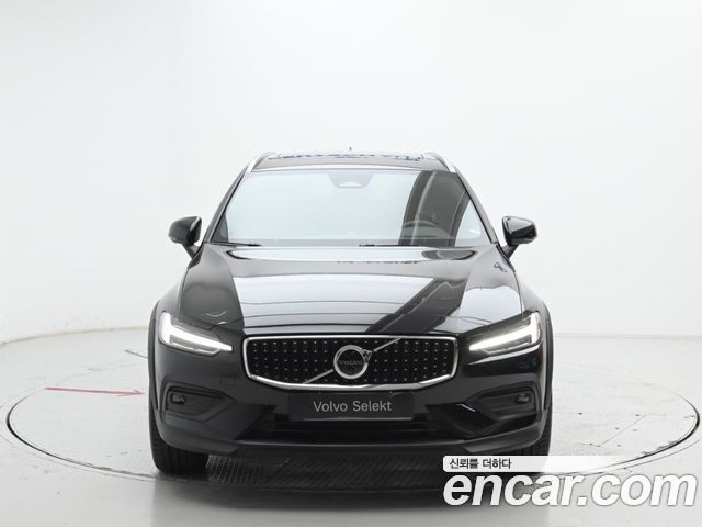 Volvo V60 B5 Ultra AWD — пробег 8 979 км — фото 3 из 5