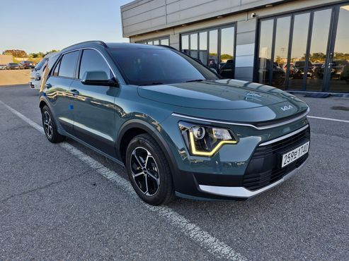 Kia Niro Prestige — пробег 13 618 км — фото 3 из 5