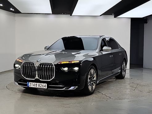 BMW 7-Series 740d xDrive Design Pure Excellence — пробег 104 021 км — фото 1 из 5