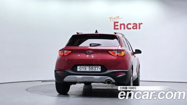 Kia Stonic 1.4 Trendy — пробег 9 036 км — фото 4 из 5