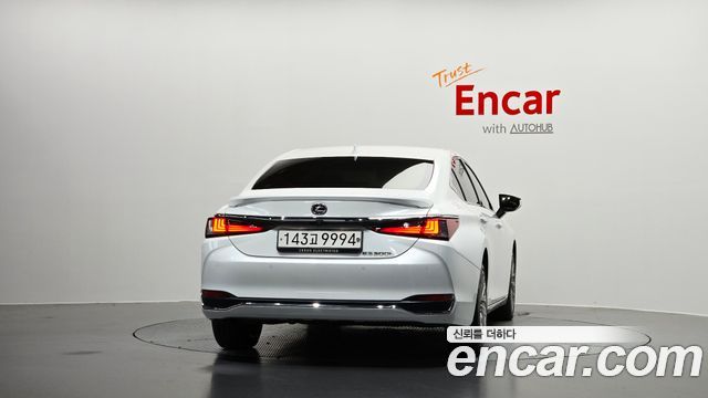 Lexus ES Luxury Plus — пробег 64 267 км — фото 4 из 5