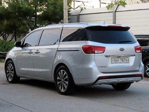 Kia Carnival 9-seater Luxury — пробег 208 979 км — фото 3 из 5