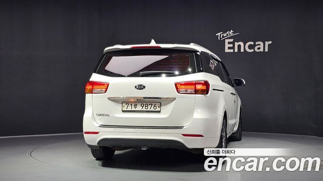 Kia Carnival из Кореи Encar