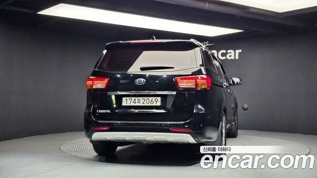 Kia Carnival 9-seater Luxury — пробег 285 157 км — фото 4 из 5