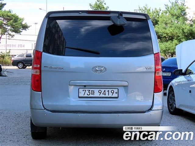 Hyundai Starex 12-Seater Wagon CVX Premium — пробег 189 450 км — фото 4 из 5