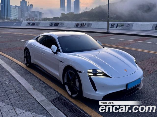 Porsche Taycan Base — пробег 68 500 км — фото 1 из 5