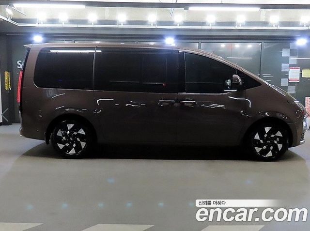 Hyundai Staria L3.5 Lounge 7-Seater Inspiration — пробег 2 953 км — фото 3 из 5