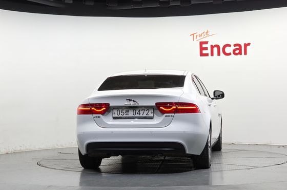 Jaguar XE 20t Prestige — пробег 52 281 км — фото 4 из 5