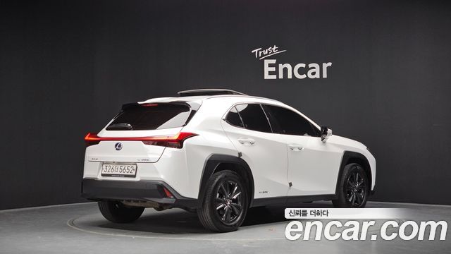 Lexus UX 2.0 2WD — пробег 40 411 км — фото 2 из 5