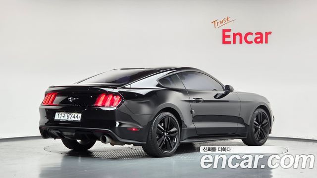Ford Mustang Coupe — пробег 83 898 км — фото 2 из 5