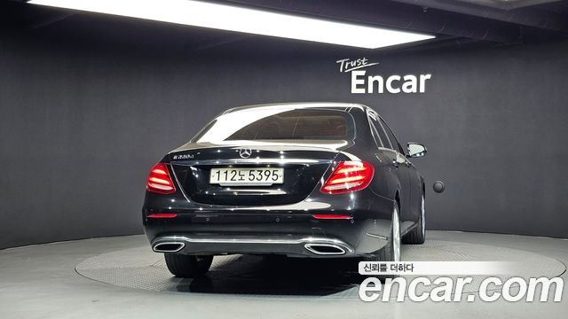 Mercedes-Benz E-Class E220d Exclusive — пробег 149 587 км — фото 4 из 5