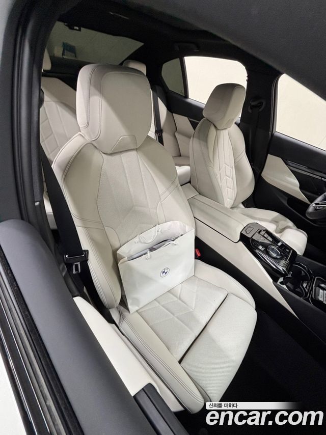 BMW 5-Series 520i M Sport — пробег 7 870 км — фото 2 из 3