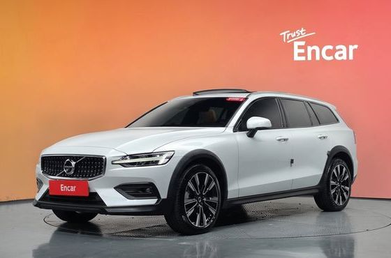 Volvo V60 B5 Pro AWD — пробег 26 025 км — фото 1 из 5