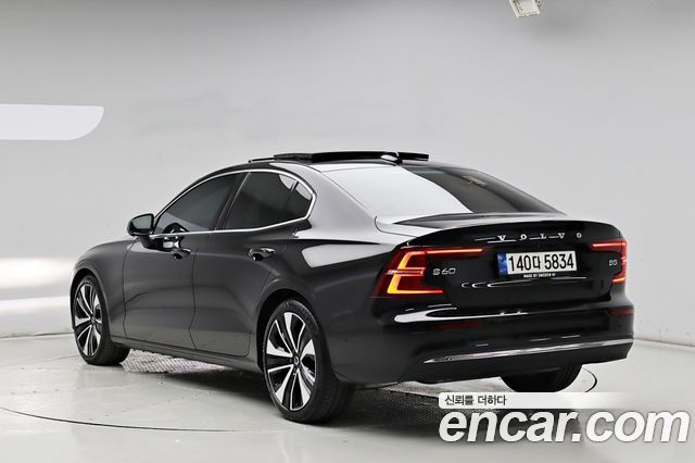 Volvo S60 B5 Ultimate Bright — пробег 23 657 км — фото 2 из 5