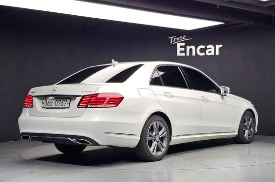 Mercedes-Benz E-Class E220 Bluetec Avantgarde — пробег 206 727 км — фото 2 из 5