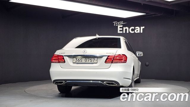 Mercedes-Benz E-Class E220 Bluetec Avantgarde — пробег 206 727 км — фото 4 из 5