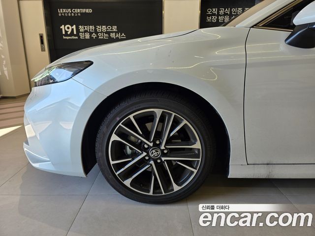 Toyota Camry 2.5 XLE Hybrid — пробег 6 790 км — фото 5 из 5