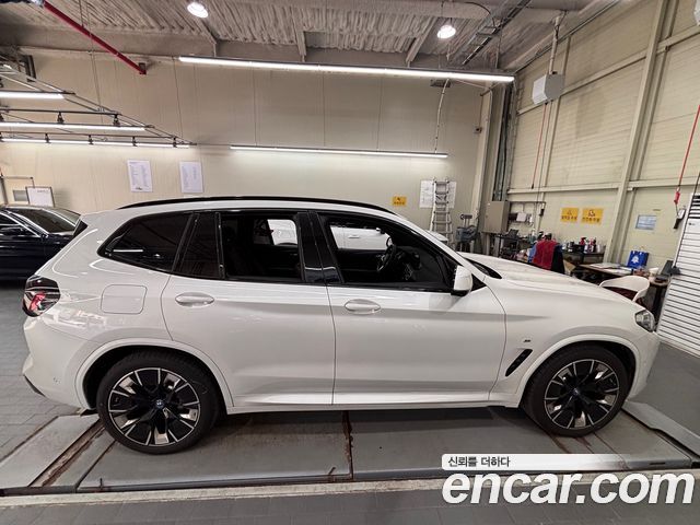 BMW iX3 M Sports — пробег 5 300 км — фото 3 из 5