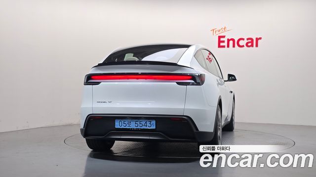 Tesla Model Y L Long Range AWD — пробег 16 км — фото 4 из 5