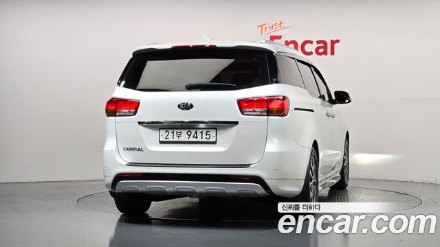 Kia Carnival из Кореи Encar