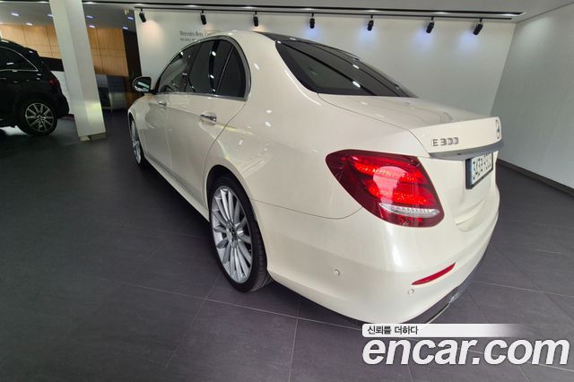 Mercedes-Benz E-Class E300 4MATIC AMG Line — пробег 77 690 км — фото 2 из 5