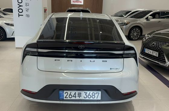 Toyota Prius 2.0 PHEV SE — пробег 3 555 км — фото 4 из 5