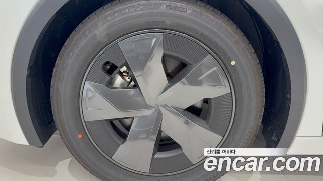 Toyota Prius 2.0 PHEV SE — пробег 3 555 км — фото 5 из 5
