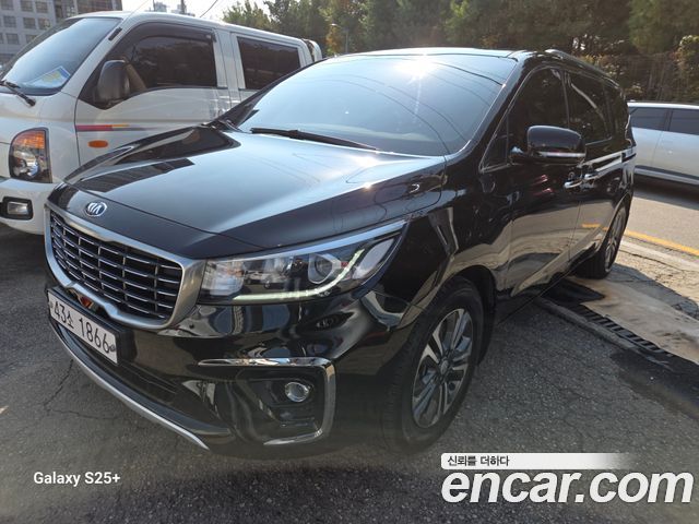 Kia Carnival 7-Seater Limousine VIP — пробег 240 000 км — фото 3 из 5