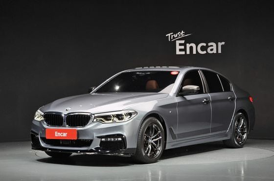 BMW 5-Series 520d xDrive M Sport Package — пробег 107 214 км — фото 1 из 5