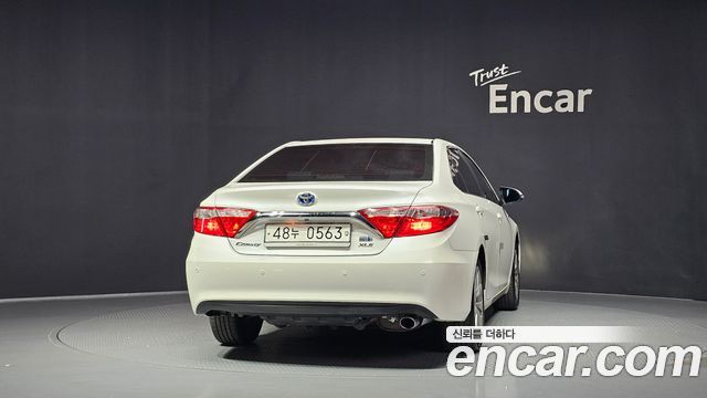 Toyota Camry Hybrid XLE — пробег 112 160 км — фото 4 из 5