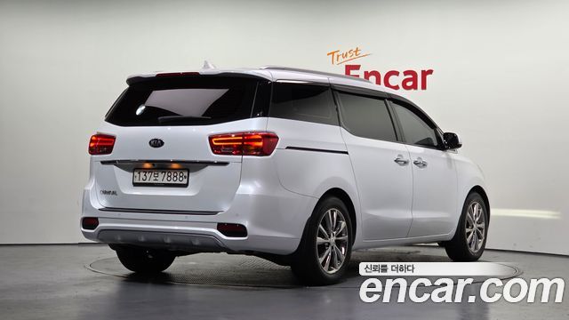 Kia Carnival 9-Seater Noblesse Special — пробег 118 725 км — фото 2 из 5